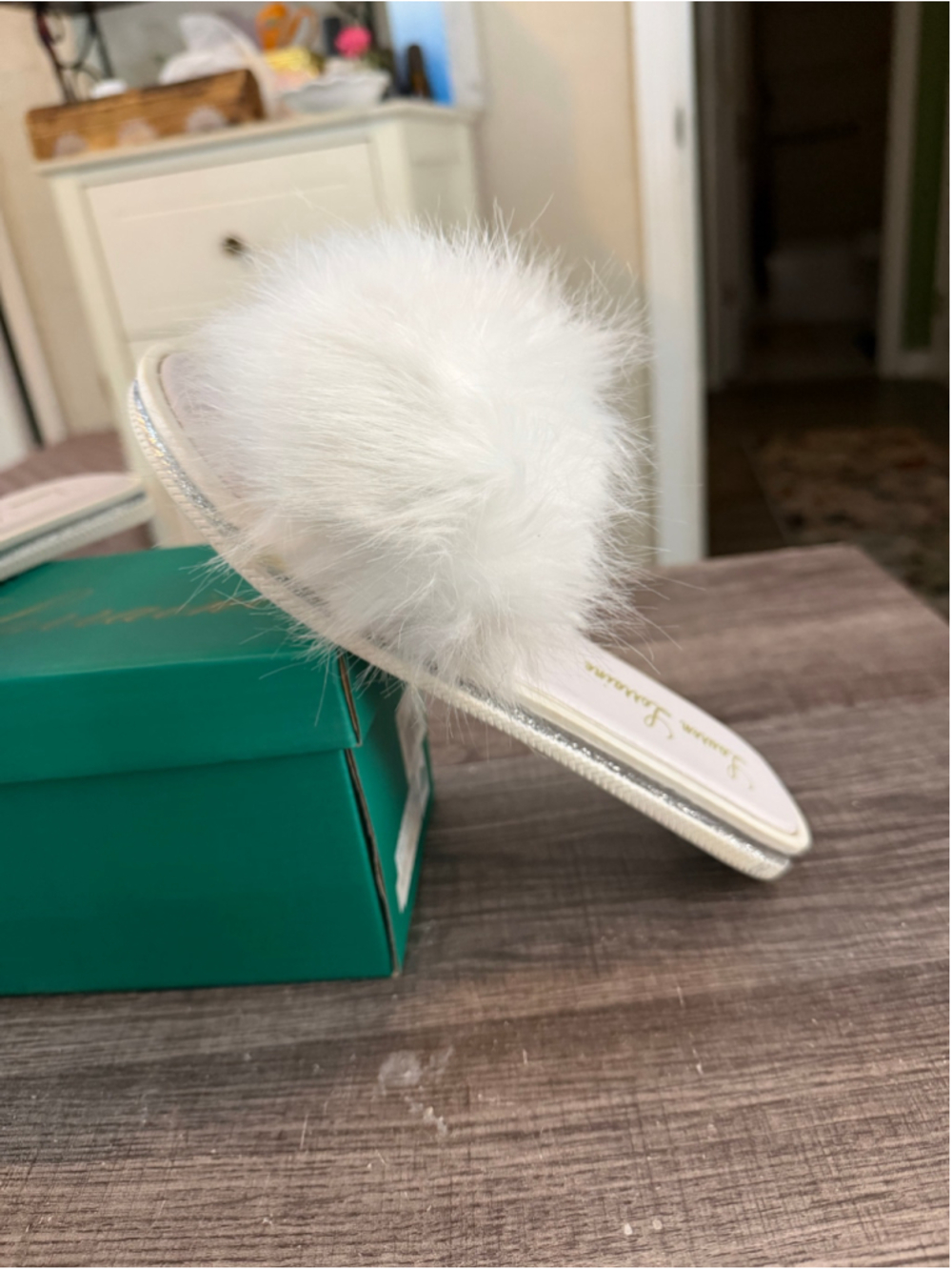 Women's Lauren Lorraine Fluffy Slippers/Flip Flops Size 6 White and Silver